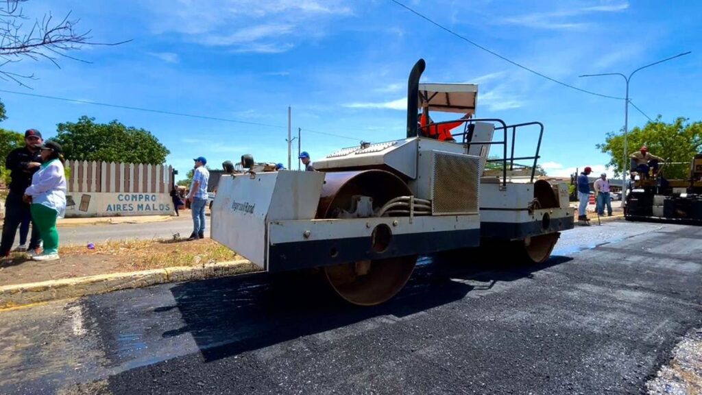 Gobernación del Zulia continúa con los trabajos de vialidad en la Avenida Milagro Norte (FOTOS)