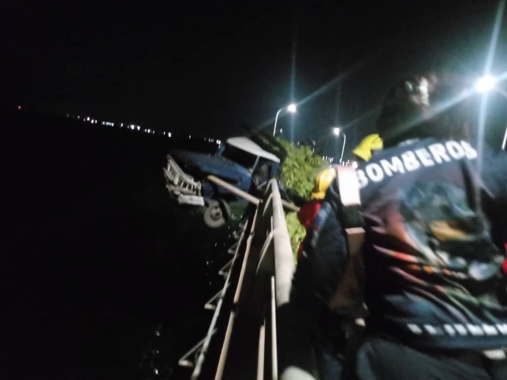 Fuerte accidente en el puente sobre el lago de Maracaibo deja dos muertos y tres heridos (IMÁGENES IMPACTANTES)