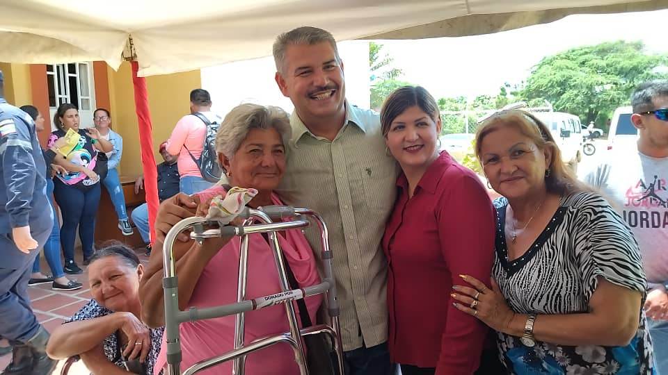 Alcalde Luis Caldera entregó equipos ortopédicos a más de 60 marenses (FOTOS)