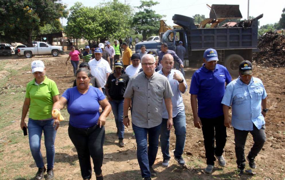 Alcalde Gustavo Fernández supervisa trabajos del Plan Paraguas en las cañadas del municipio (FOTOS)