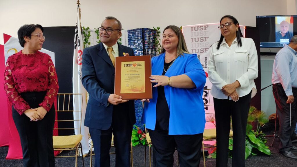 Alcaldía de San Francisco otorga el Botón «Orgullo del Municipio» al IUSF en la celebración de su XX aniversario