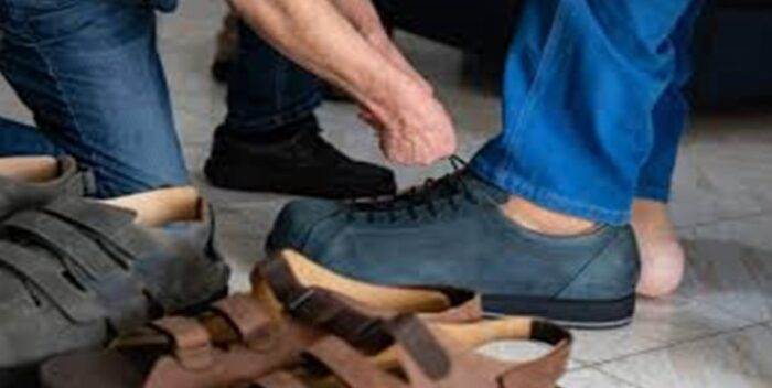Así fue la entrega de zapatos al venezolano con los pies más grande del mundo (DETALLES)