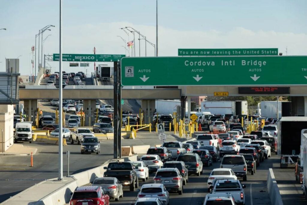 Cierran dos carriles de puente binacional entre México y EE.UU. (DETALLES)