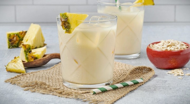 Licuado de avena con naranja y piña para aliviar el dolor de las rodillas y las articulaciones inflamadas