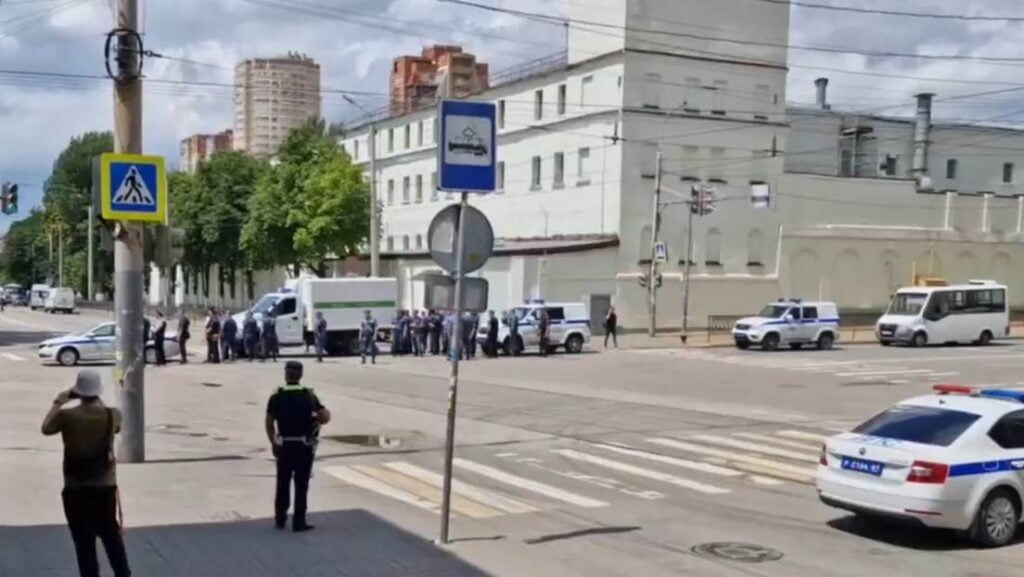 RUSIA: Abatidos seis condenados por terrorismo luego de tomar como rehenes a dos guardias en motín de cárcel (VIDEO)