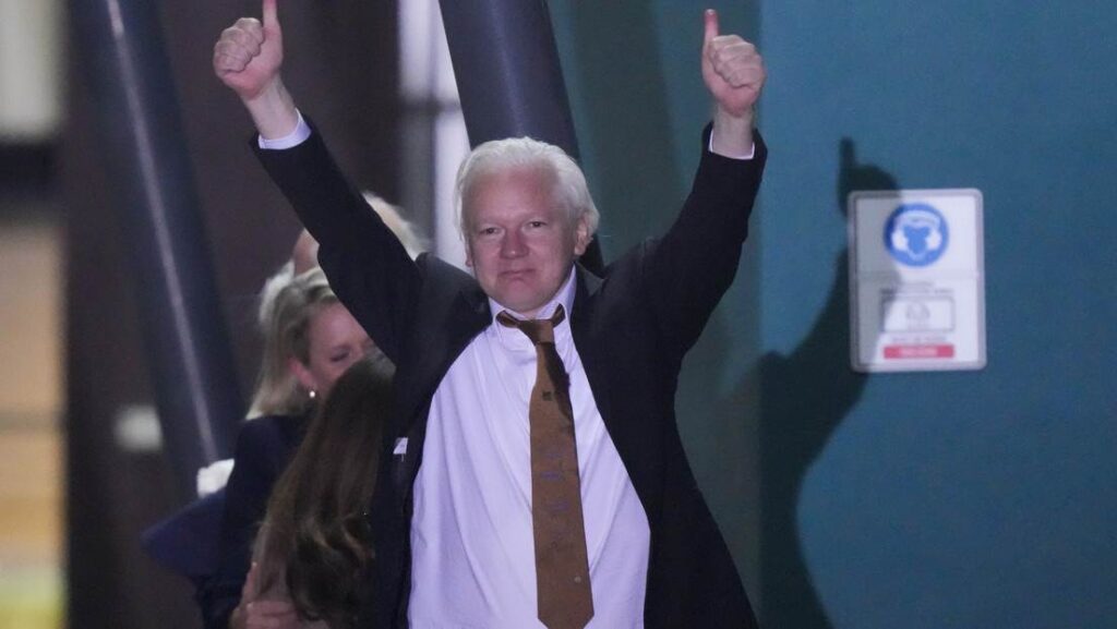 Julian Assange llegó a Australia tras quedar oficialmente liberado por el caso Wikileaks