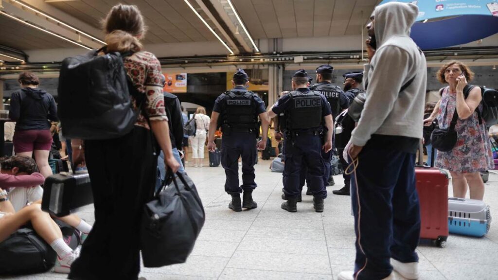 Desalojan aeropuerto en la frontera entre Francia y Suiza por un aviso de bomba