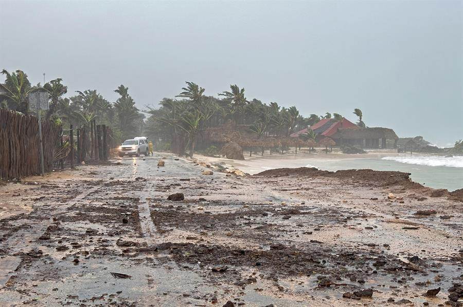 Huracán Beryl ocasionó daños materiales y cortes eléctricos en el caribe mexicano