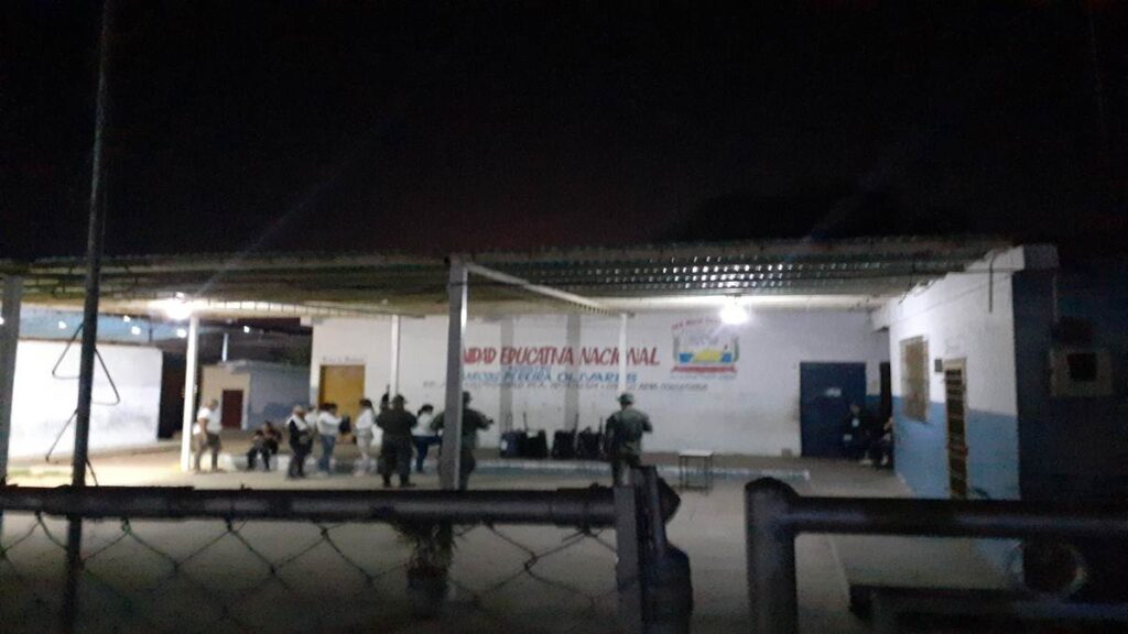 ZULIA: Denuncian que adeptos al Psuv adelantaron la instalación de mesas de votación en algunos centros electorales (DETALLES)
