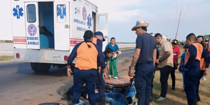 Zulia| Un fallecido tras impactar un autobús contra dos funcionarios policiales (Video)