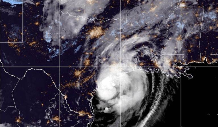 Huracán Beryl tocó tierra en Texas como categoría 1 (DETALLES)