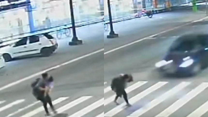Madre e hija cruzaban la calle y un carro a toda velocidad las atropelló (Video sensible)