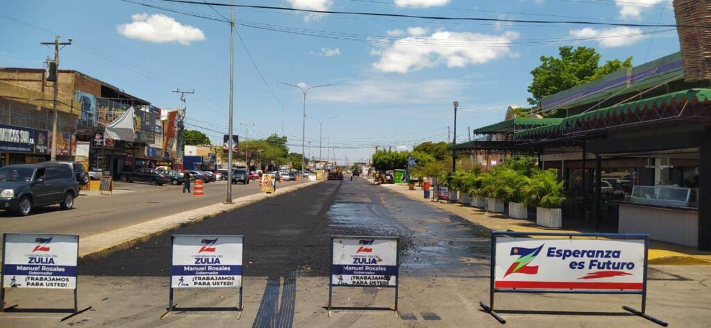 Gobernación del Zulia continúa asfaltado en el sector Sierra Maestra de San Francisco (FOTOS)