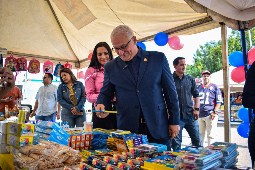 La Feria Escolar llega a San Francisco: Inauguración a cargo del alcalde Gustavo Fernández