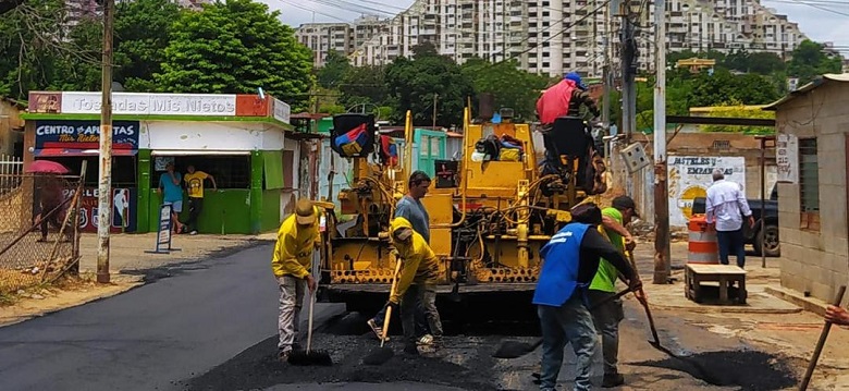 Gobierno Regional avanza Plan de Respuesta Inmediata con reasfaltado en el sector Pomona de Maracaibo