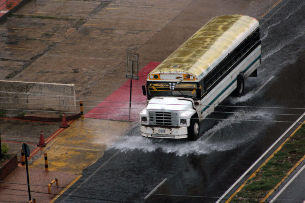 Lluvia intensa sorprende a los marabinos este #7Sep
