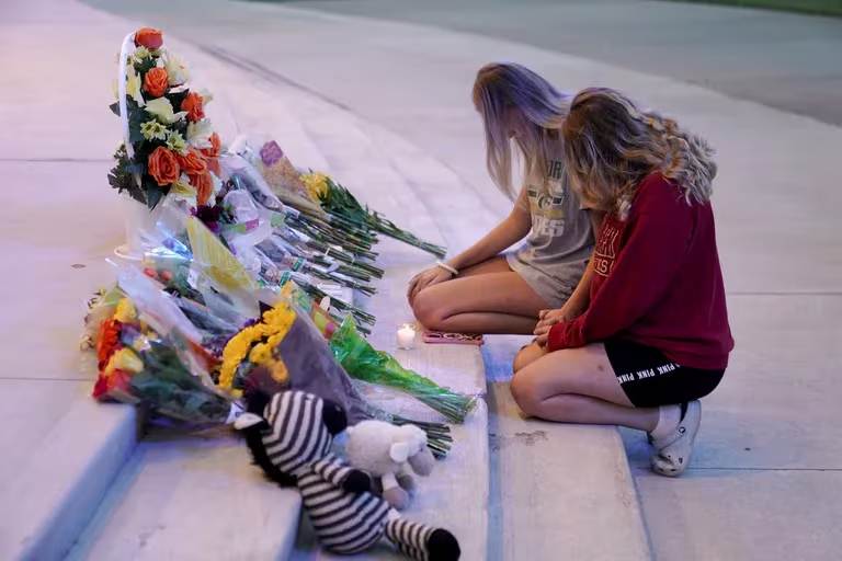 Madre del joven que mató a 4 personas en una escuela de Georgia llamó minutos antes de la tragedia