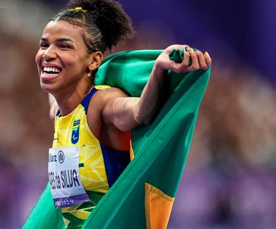 Atleta paralímpica glorifica al “Dios que no la abandonó” por ganar medalla de plata para su país