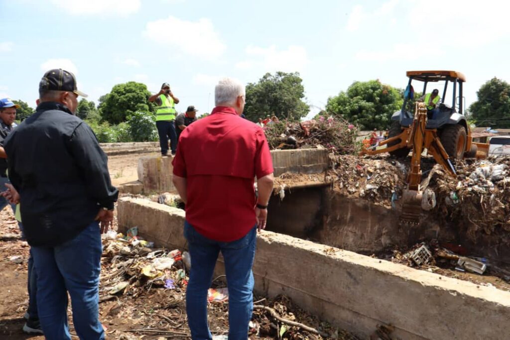 Alcalde Gustavo Fernández inspecciona el eficaz trabajo del Plan Paraguas en las cañadas del municipio