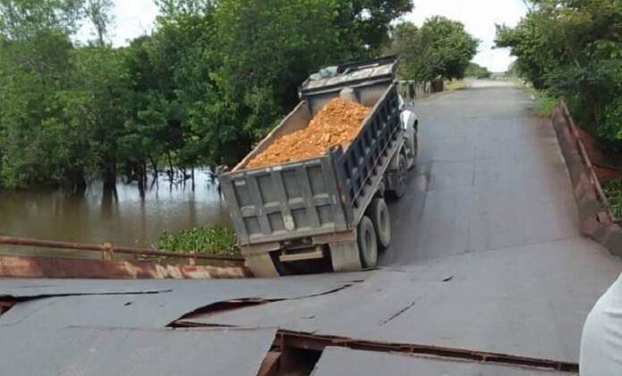 Apure y Barinas incomunicados tras colapso del puente Maporal