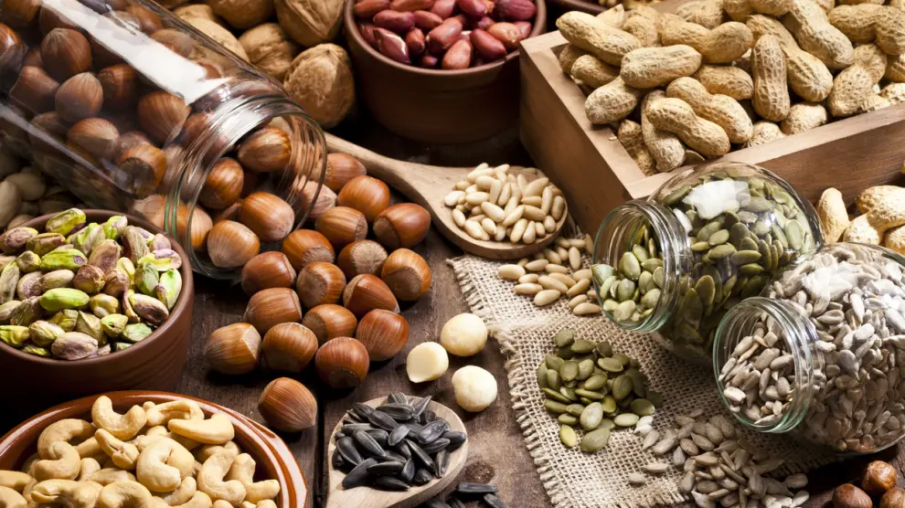 Más allá de las nueces y las almendras: este otro fruto seco es ideal para adelgazar y bajar el colesterol malo