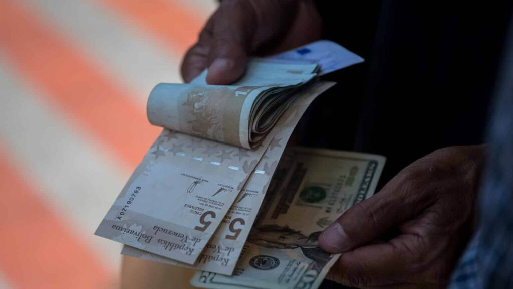 Trabajadores públicos esperan que bono de «Guerra Económica» venga acompañado de un pago adicional
