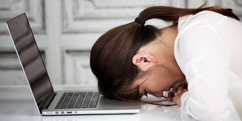 Entérate cuáles son los hábitos que te quitan energía y te hacen sentir cansado