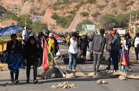 Bloqueos de carreteras en defensa de Evo Morales se concentran en el centro de Bolivia