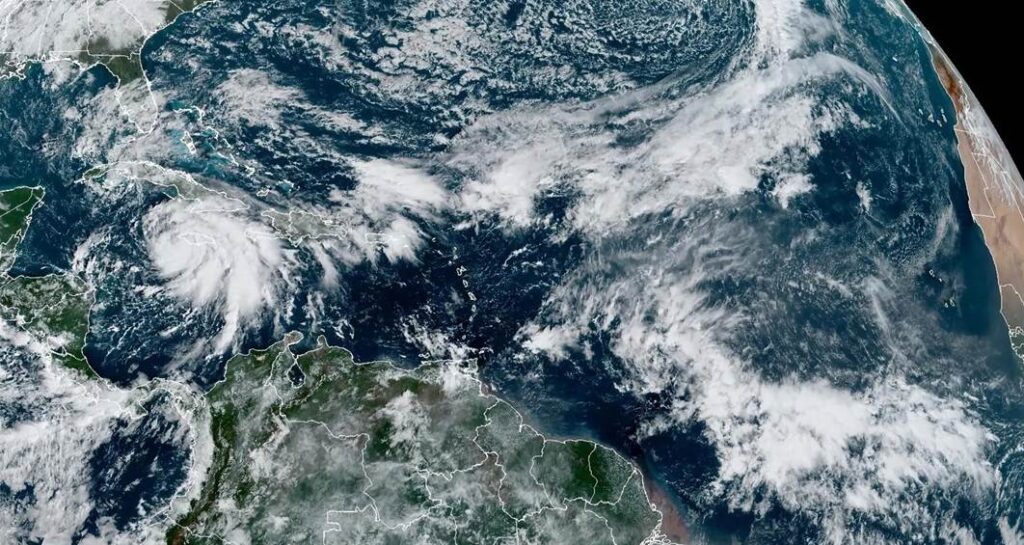 Rafael es casi un huracán mayor mientras se acerca al oeste de Cuba huracán Cuba
