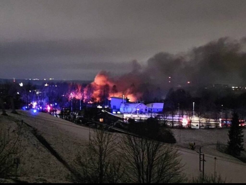 Un avión de carga se estrella contra un edificio residencial en Lituania (VIDEOS)
