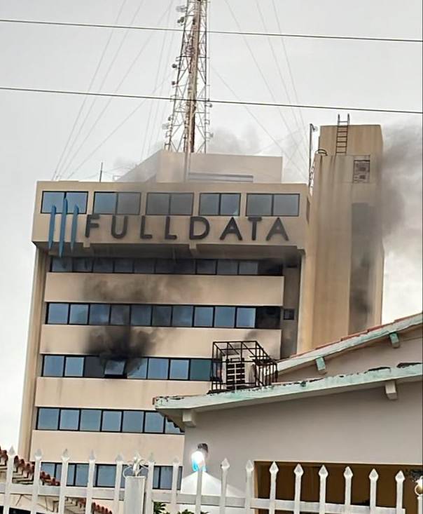 Reportan incendio en el edificio FULLDATA de la avenida 5 de Julio en Maracaibo | Detalles FULLDATA