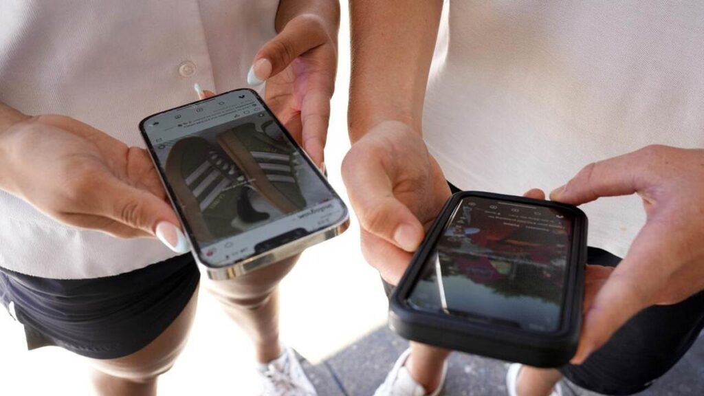 Australia aprueba una ley que prohíbe el acceso de menores de 16 años a las redes sociales | Contempla multas para las plataformas plataformas