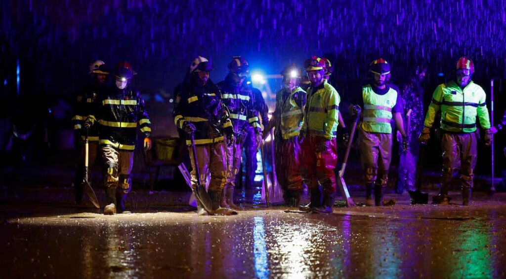 ALERTA ROJA: Advierten de fuertes lluvias y tormentas en Valencia durante las próximas horas en medio de la tragedia tormentas