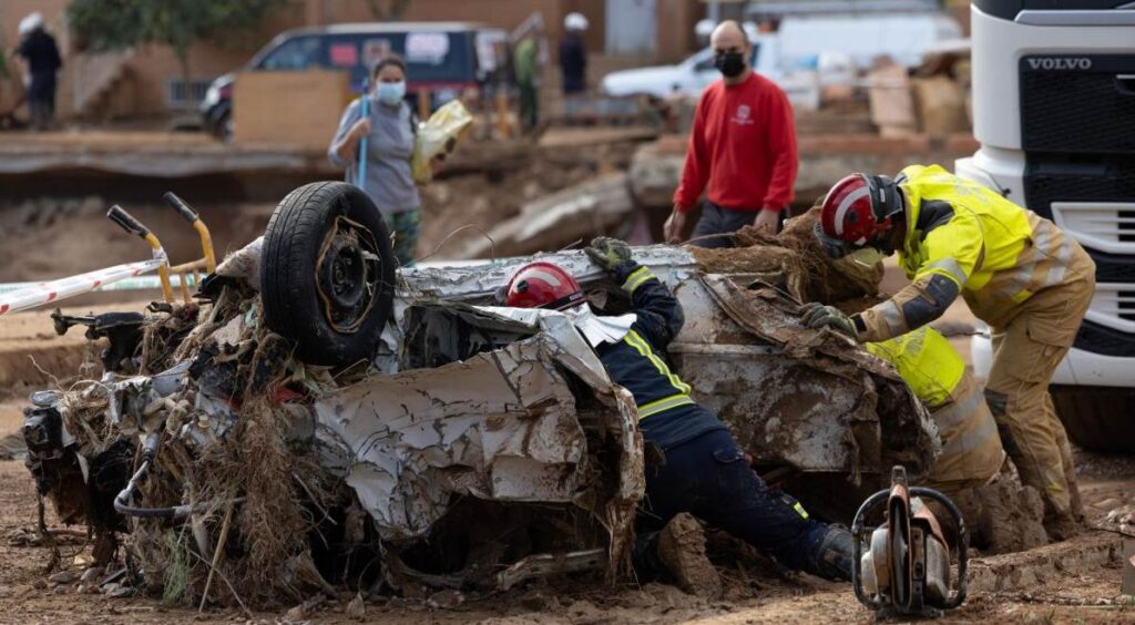 Las tormentas no cesan y España contiene el aliento al seguir la búsqueda de desaparecidos aliento