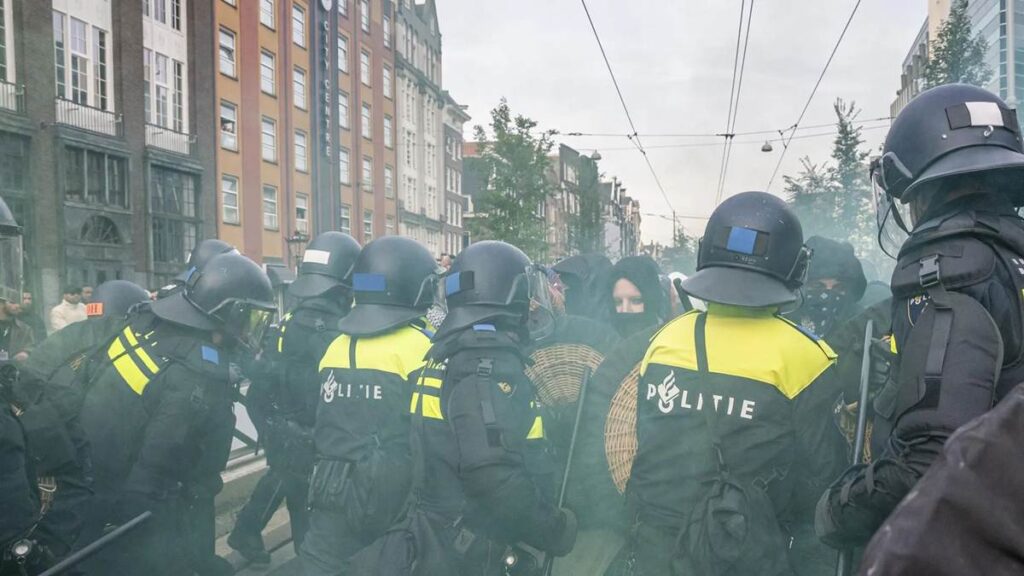 Estallido violento contra hinchas israelíes en Ámsterdam dejó cinco heridos y 62 detenidos israelíes