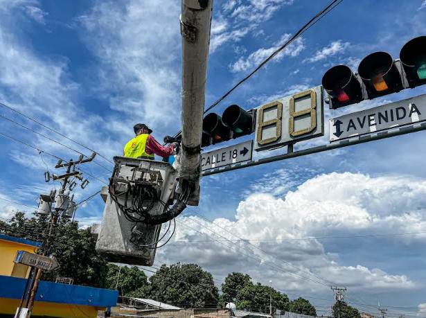Alcaldía de San Francisco avanza en la recuperación de la red de semáforos (FOTOS) semáforos