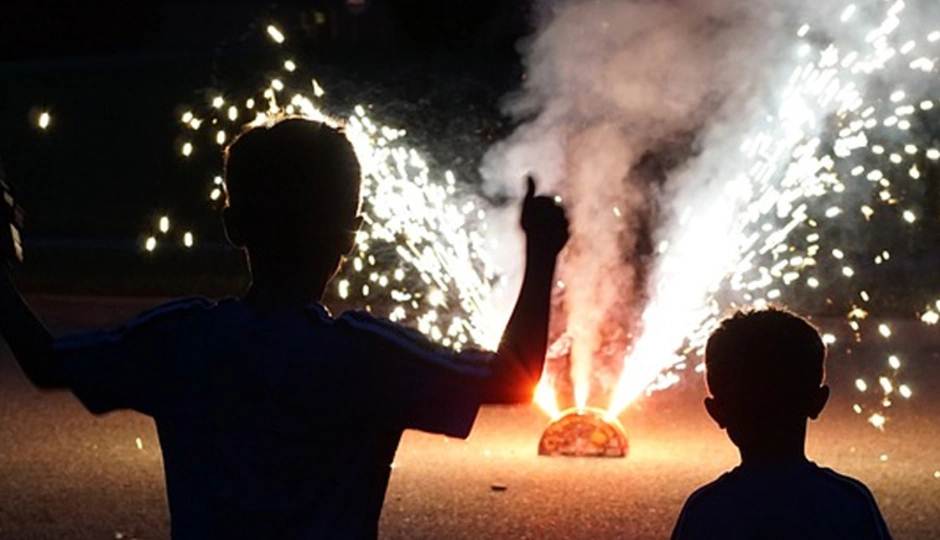 Niño de ocho años perdió dos dedos por jugar con fuegos artificiales | Detalles Fuegos Artificiales