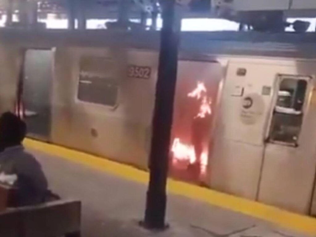 ¡HORRENDO CRÍMEN! La queman viva dentro del Metro de Nueva York Nueva York