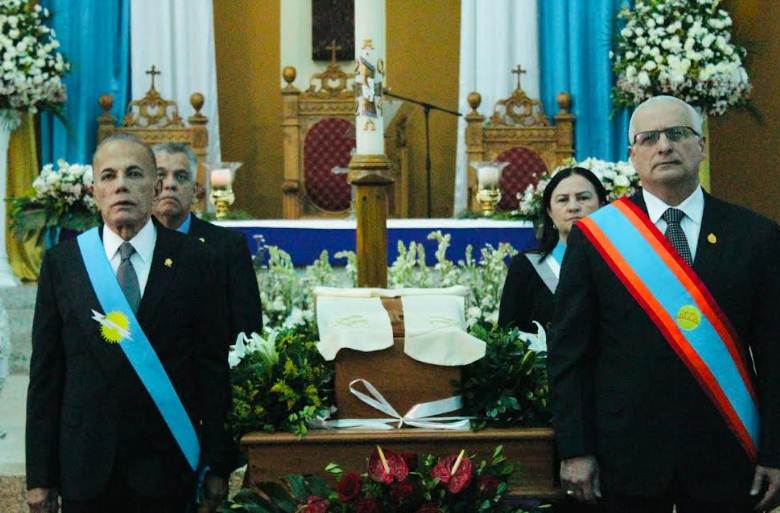 Gobernador Rosales, autoridades municipales y el pueblo despidieron al Padre Vílchez en el Templo del Santísimo Cristo de San Francisco Cristo