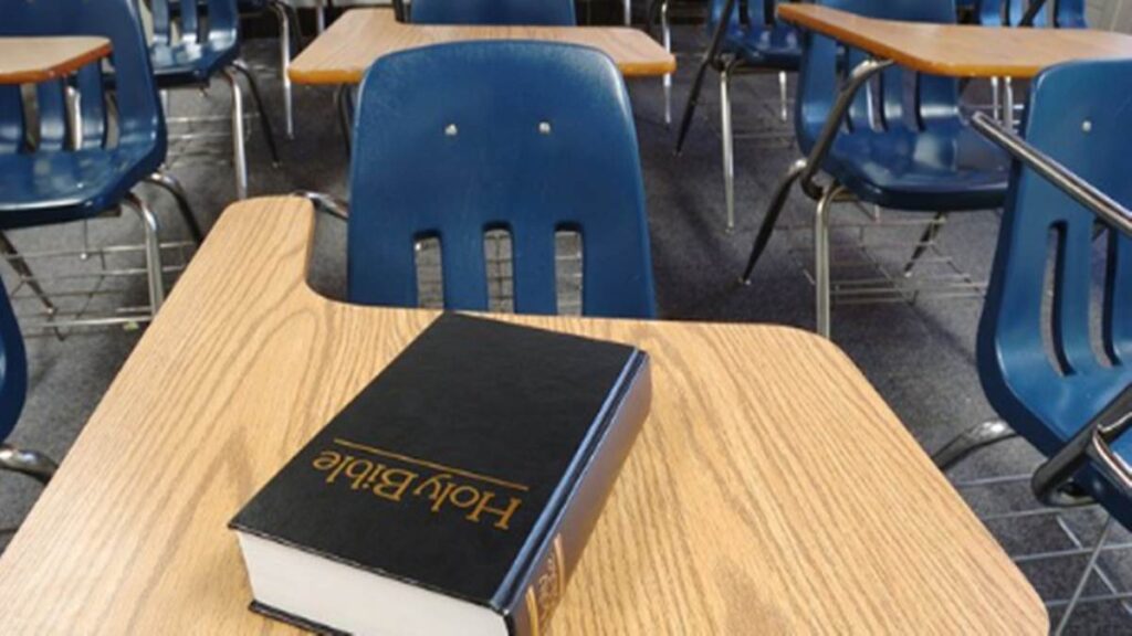 Texas retira la Biblia en distrito escolar por tener supuestamente “contenido sexual explícito” Biblia
