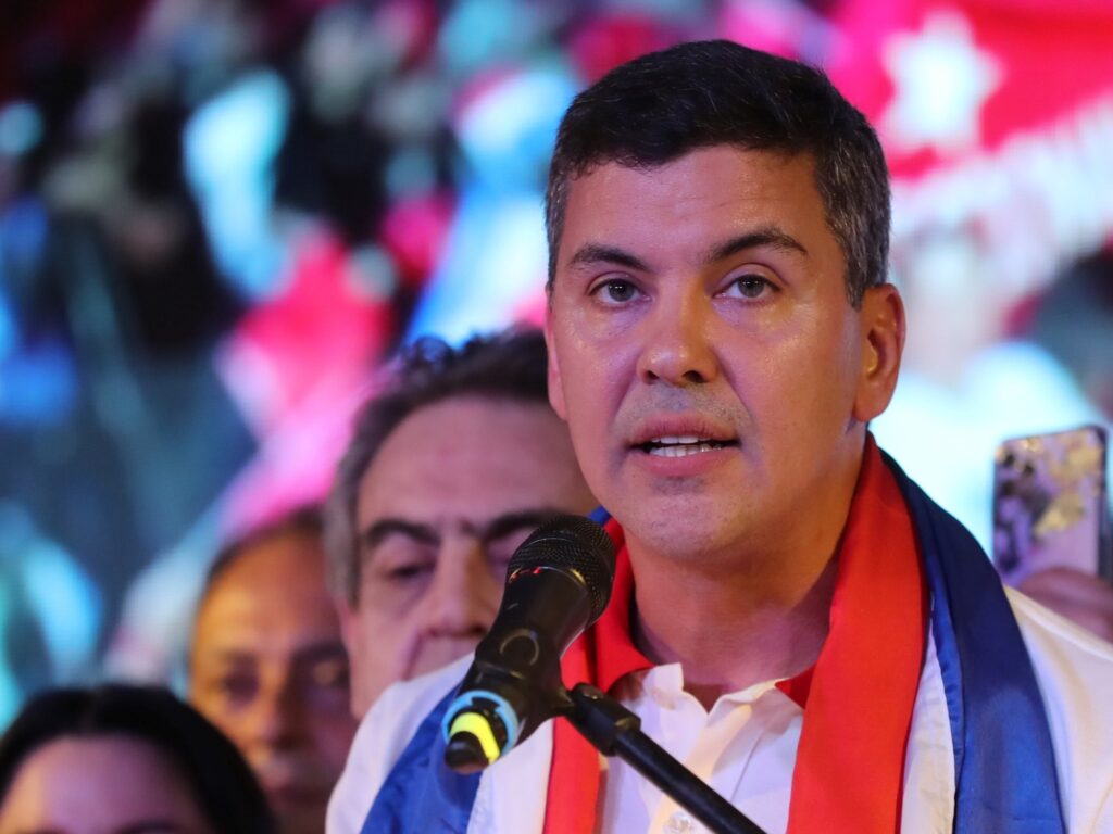 Presidente de Paraguay da 48 horas al personal diplomático venezolano para que abandonen el país personal diplomático