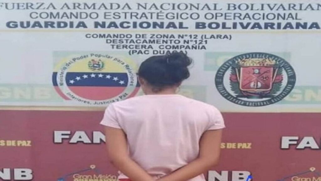 Arrestan a una adolescente tras «golpear brutalmente» con patadas a una menor de edad adolescente golpear brutalmente