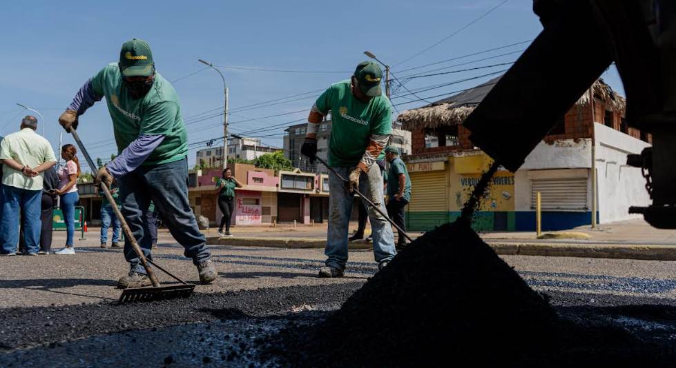 Alcaldía de Maracaibo beneficia con el Plan Rápido de Bacheo 2025 a más de 15 rutas de transporte público en la avenida Guajira Maracaibo Plan Bacheo