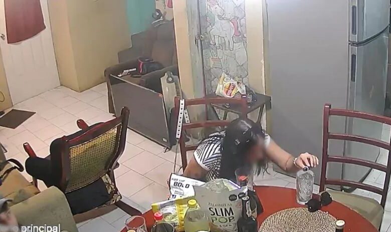 Conoció a una mujer en una app de citas y terminó drogado y robado| Todo quedó grabado en las cámaras ocultas de su casa robado