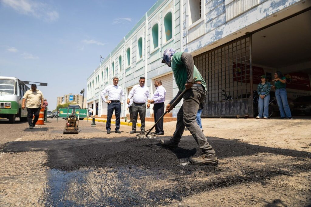 Plan Rápido de Bacheo de la Alcaldía llega a la Calle Derecha