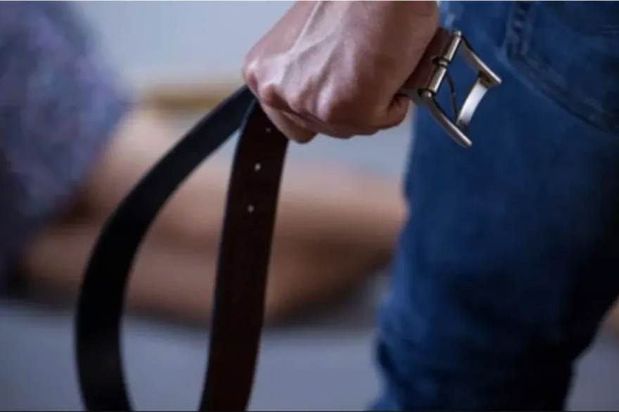 Ministerio Público imputará a dos hombres que agredieron a una mujer con una correa hombres agredieron mujer