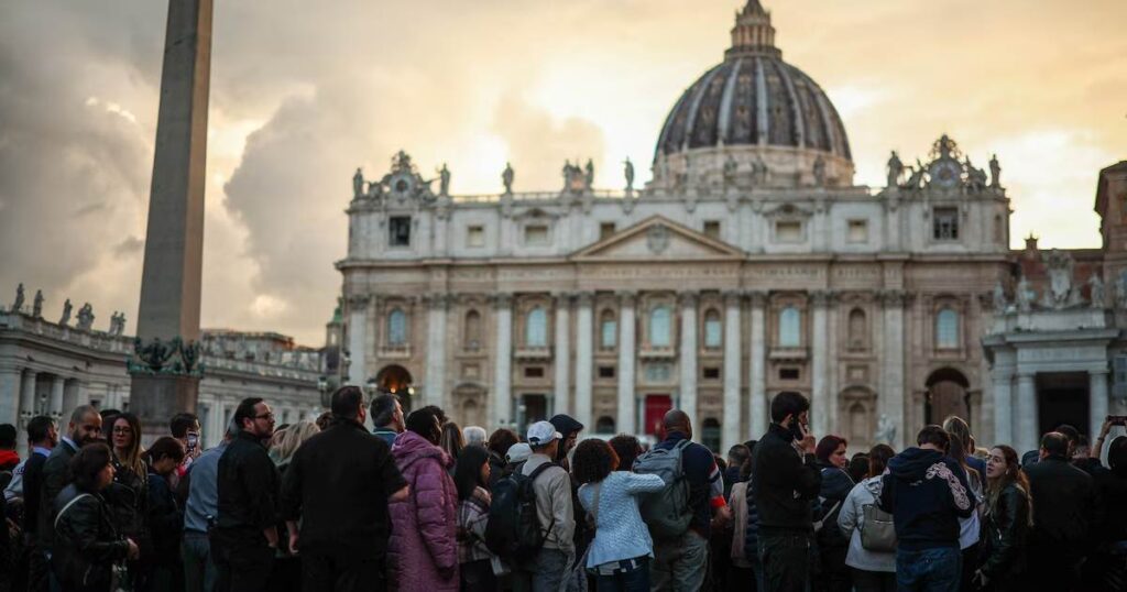 Roma se blinda para el funeral del Papa Francisco mientras la plaza de San Pedro sigue abarrotada de fieles funeral papa Francisco
