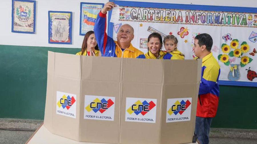 Ministro Diosdado Cabello resaltó que el pueblo «está votando en paz, tranquilidad y en absoluta calma”