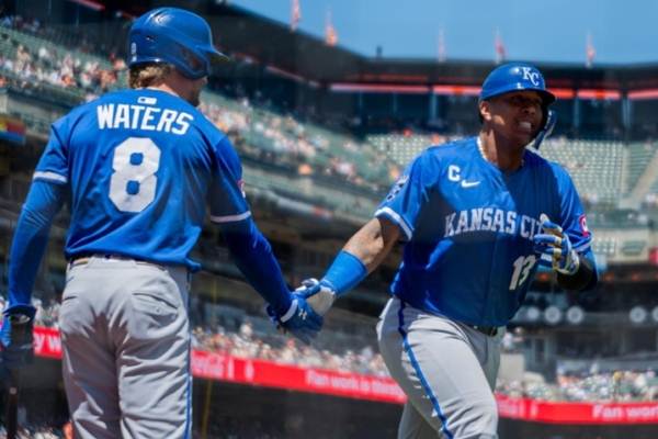 Salvador Pérez se convirtió en el noveno catcher con más jonrones en la historia de Grandes Ligas (VIDEO) Salvador Pérez