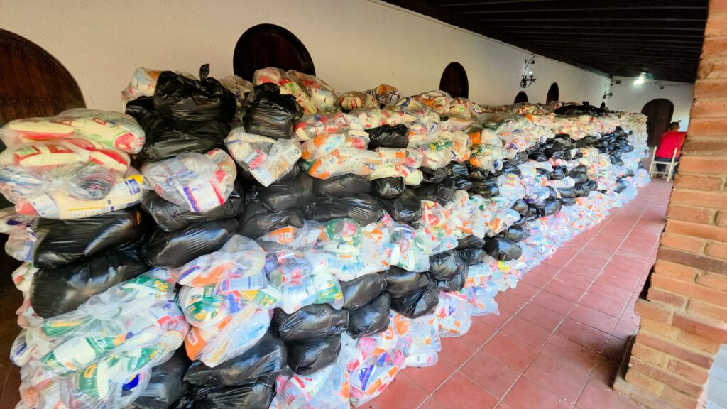 Despliegue en Mara: entregan 320 toneladas de alimentos a familias de varias parroquias